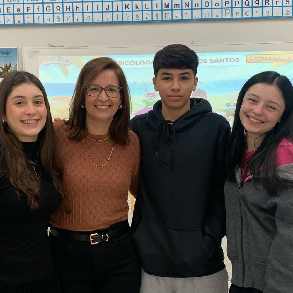 Hoje eu participei do projeto “Conhecendo as profissões” da turma 9C do Colégio São José, dirigi (1)