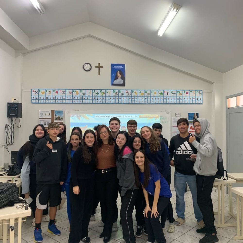 Hoje eu participei do projeto “Conhecendo as profissões” da turma 9C do Colégio São José, dirigi